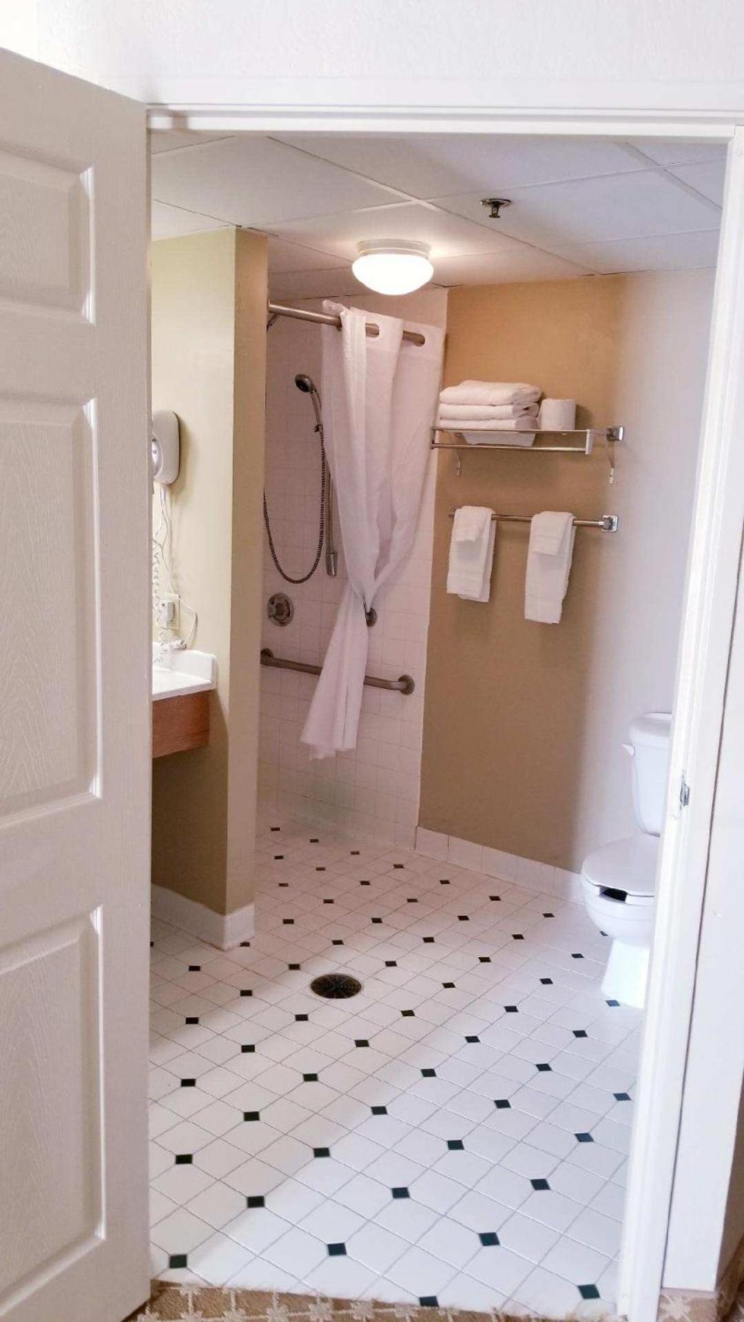 Quality Inn & Suites Alexandria Εξωτερικό φωτογραφία