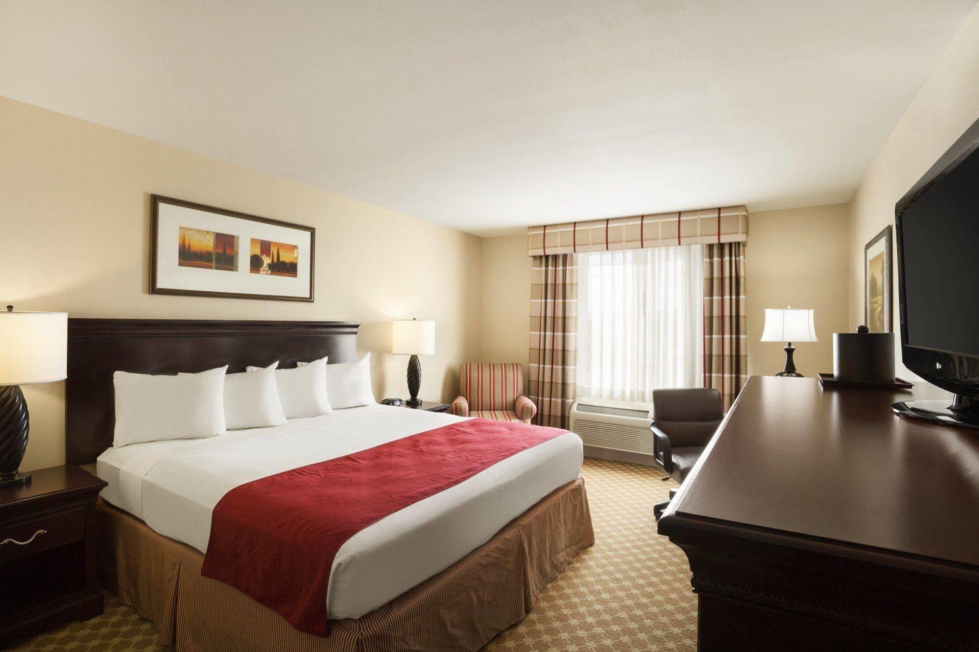 Quality Inn & Suites Alexandria Εξωτερικό φωτογραφία