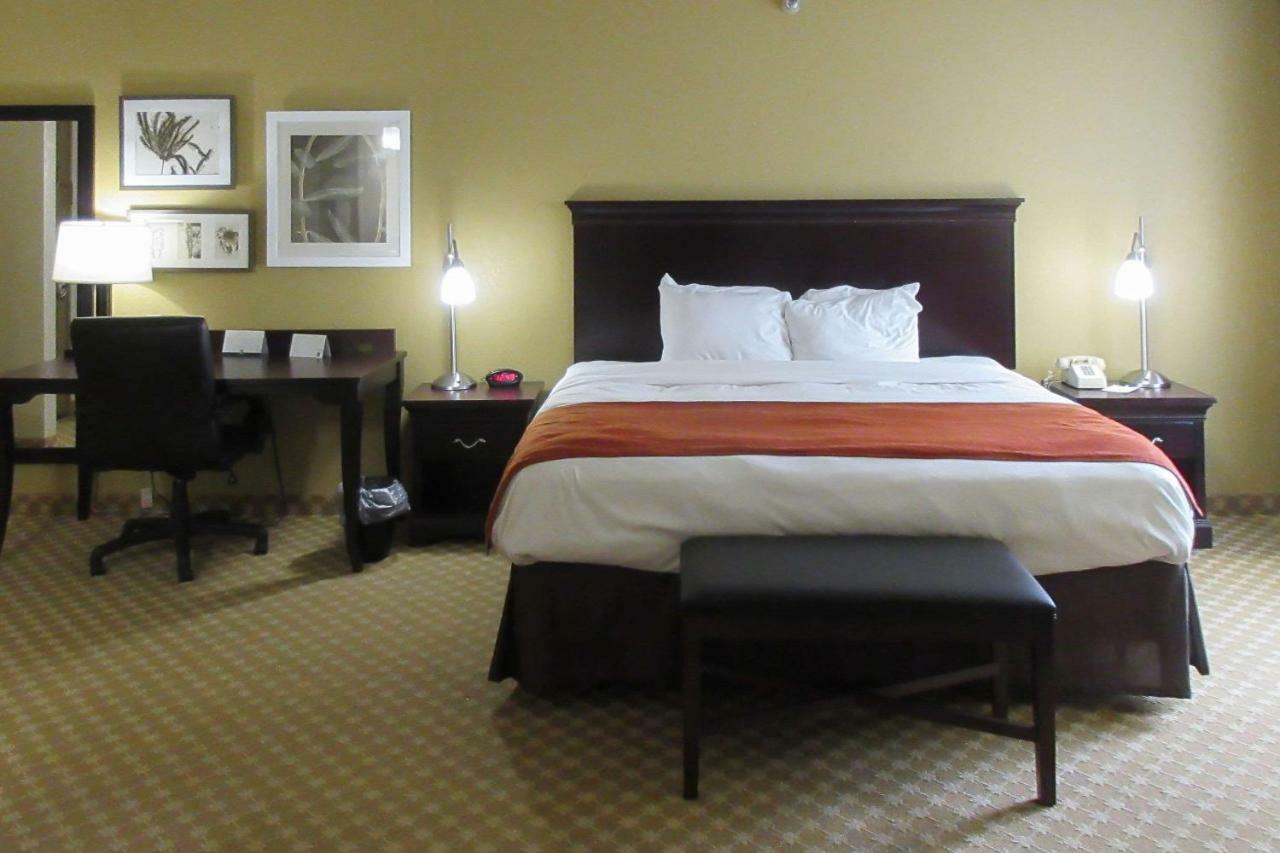 Quality Inn & Suites Alexandria Εξωτερικό φωτογραφία