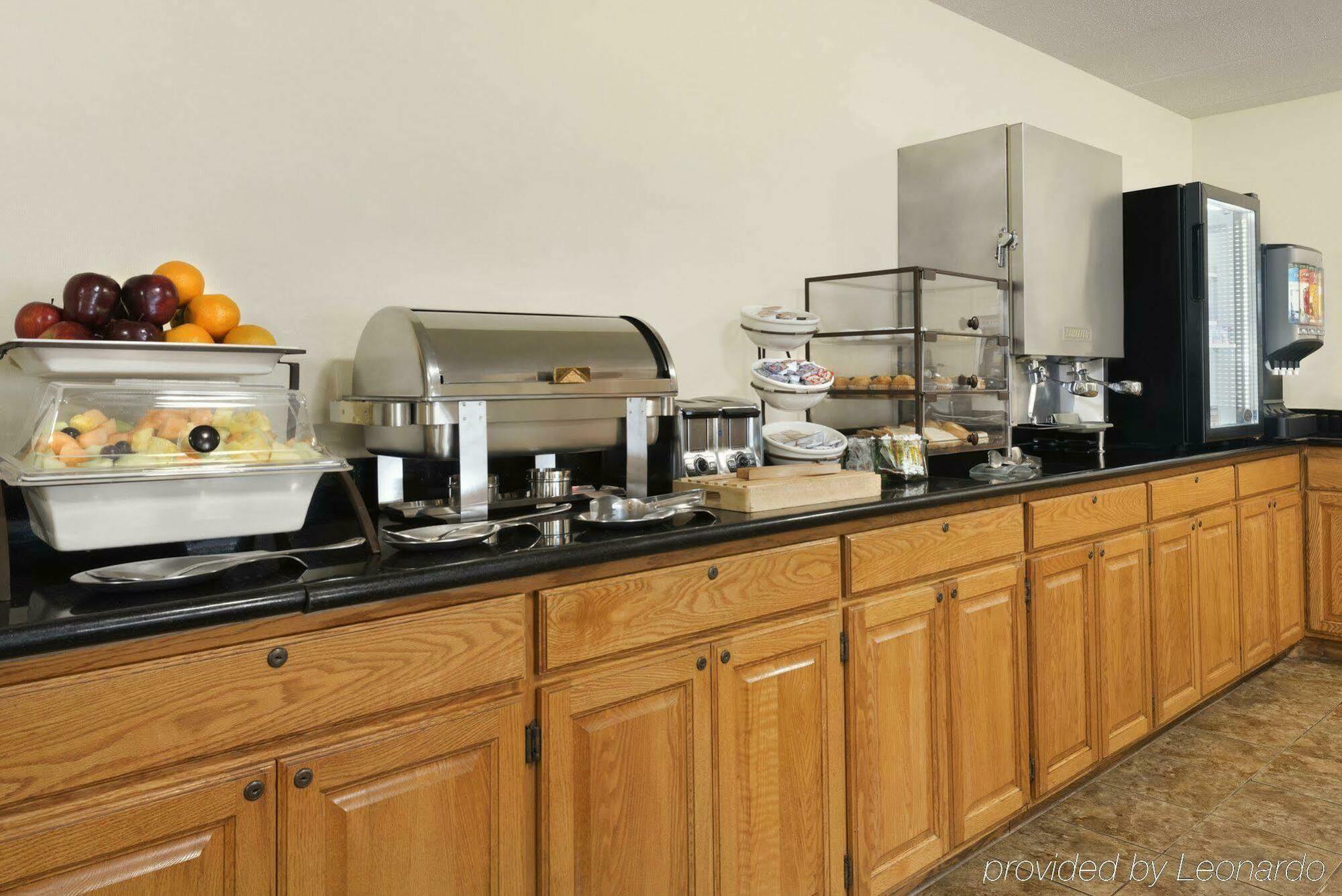 Quality Inn & Suites Alexandria Εξωτερικό φωτογραφία